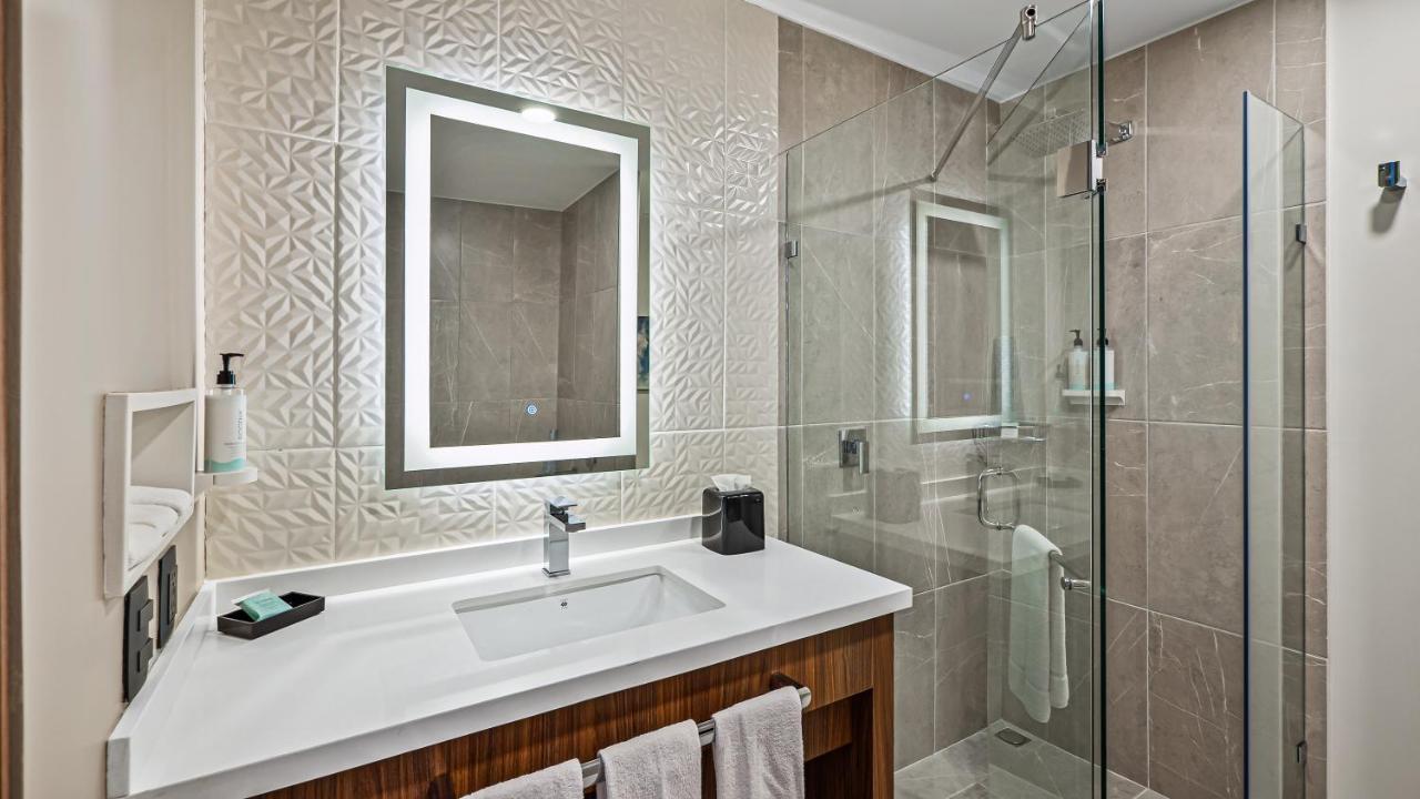 One-Bedroom Queen Suite Non-Smoking