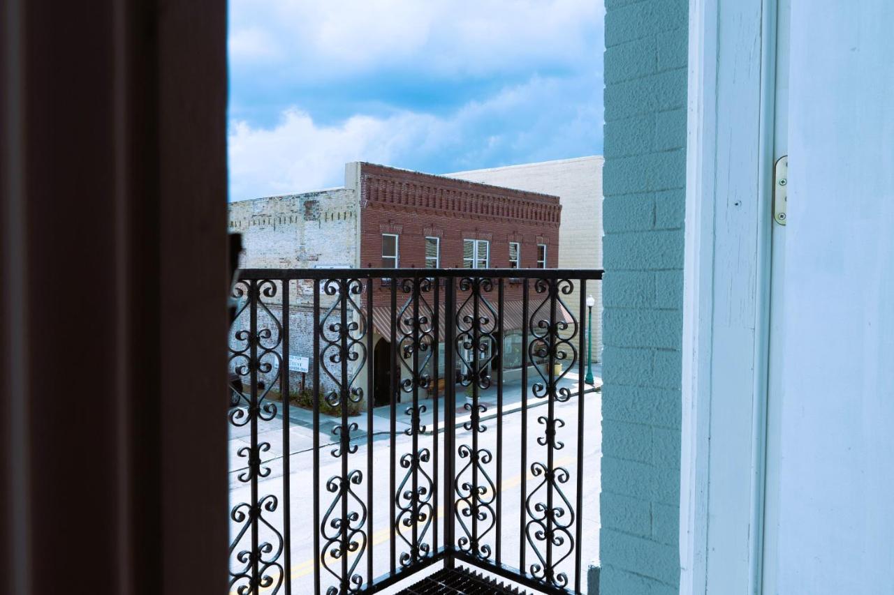 1 Bedroom Suite Balcony & Jetted Tub