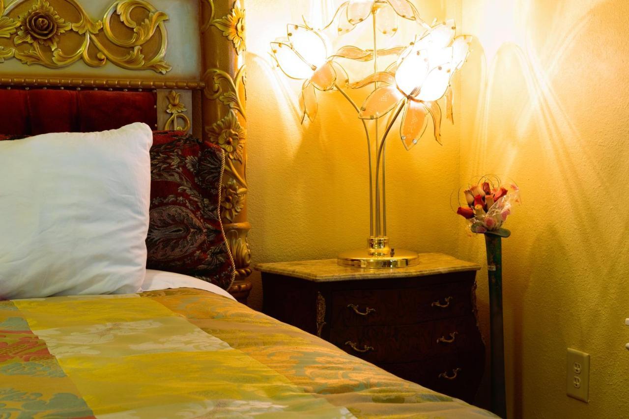 Deluxe King Room Floral