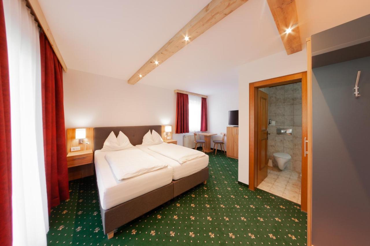 Großes Doppelzimmer mit Balkon