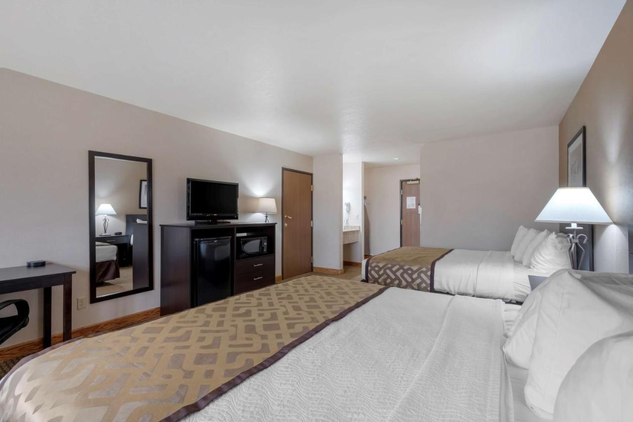 Oversized King Room Queen Bed