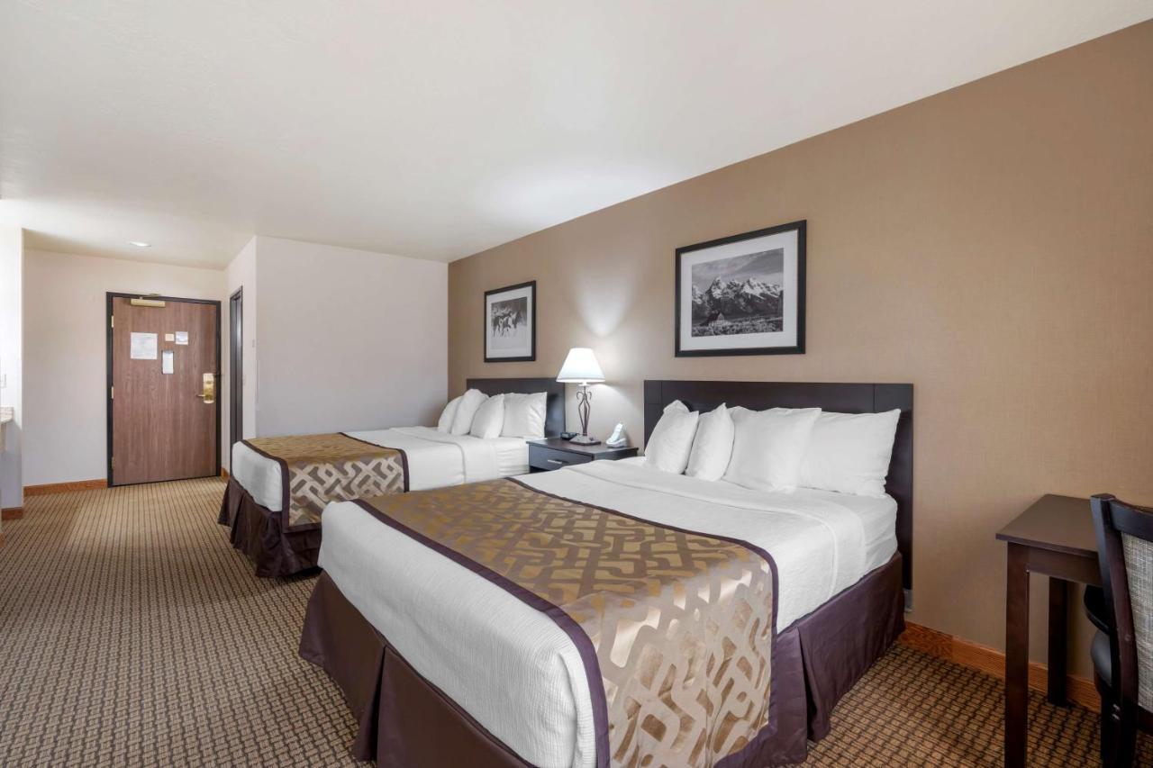 Queen Room Two Queen Beds Non-Smoking