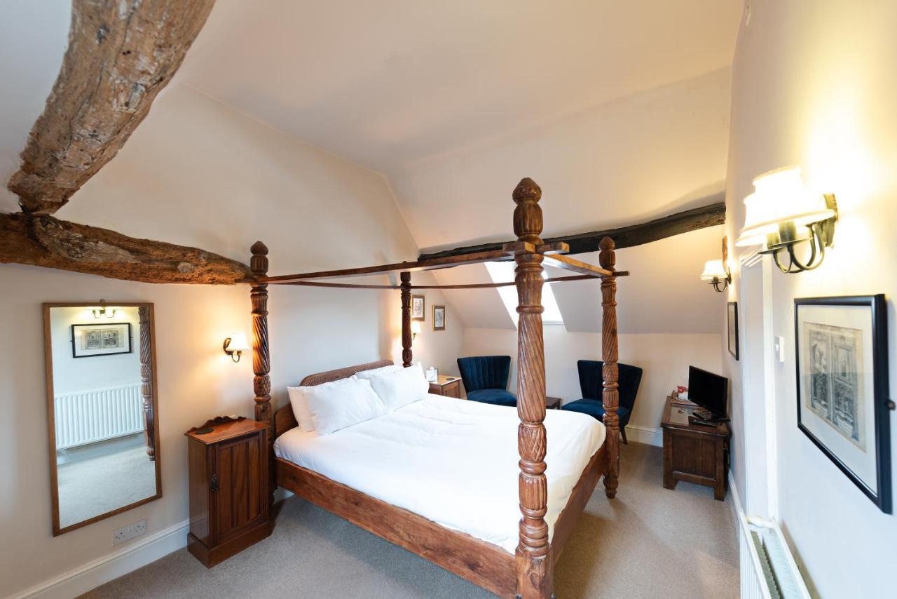 4-Poster Room