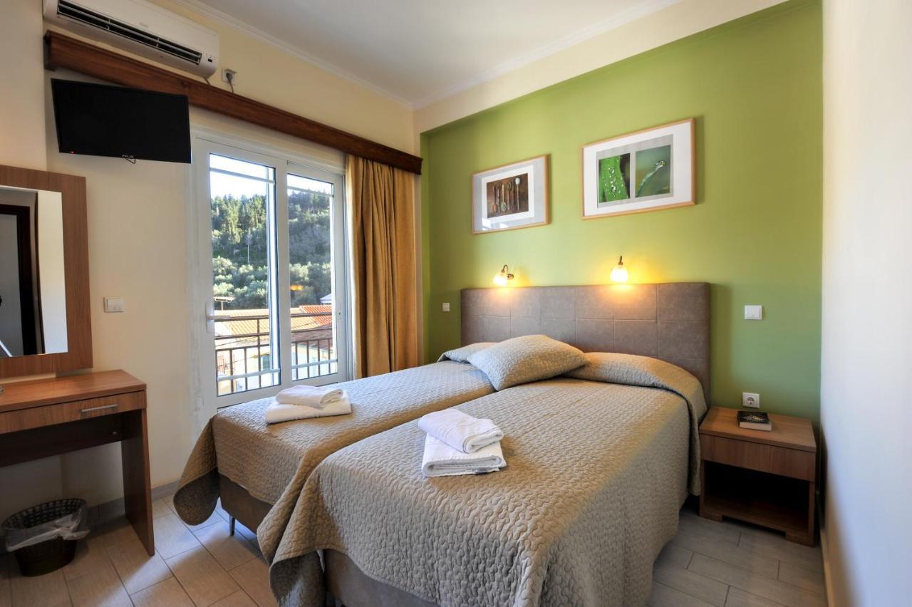 Standard Triple Room with Sea View