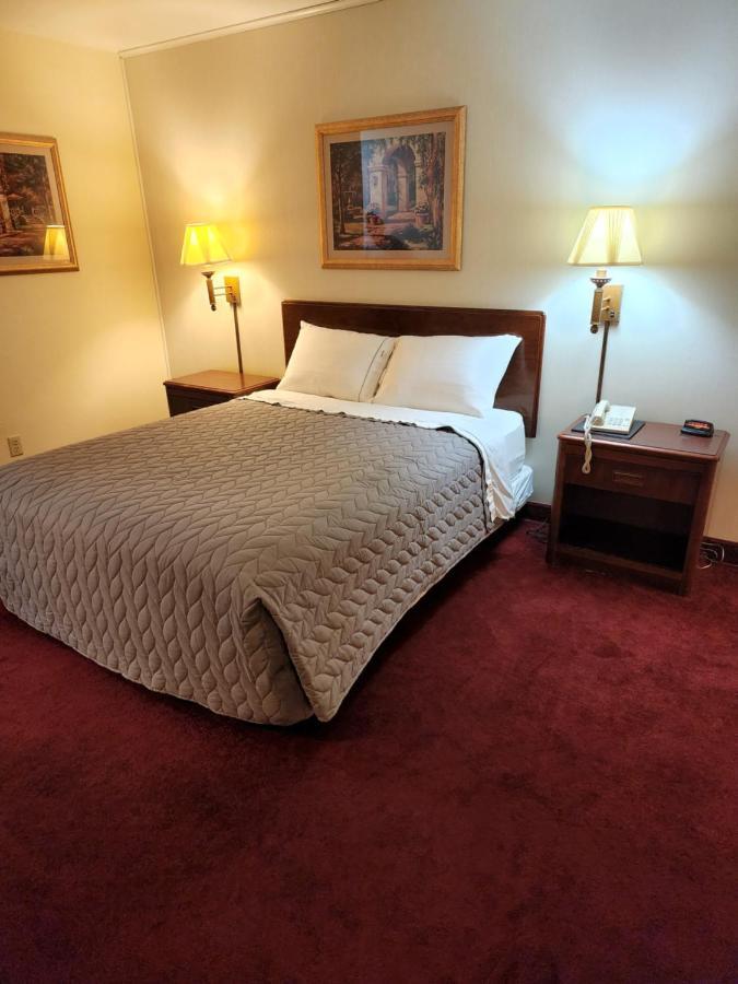 Queen Room Non-Smoking