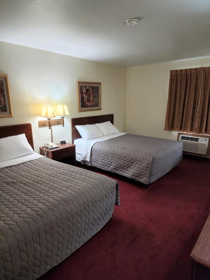 Queen Room Two Queen Beds Non-Smoking