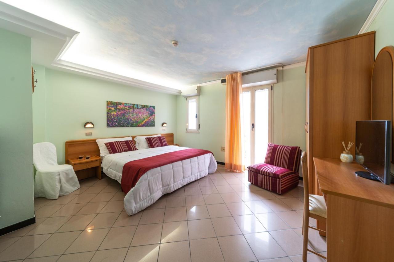 Standard Triple Room Sea View