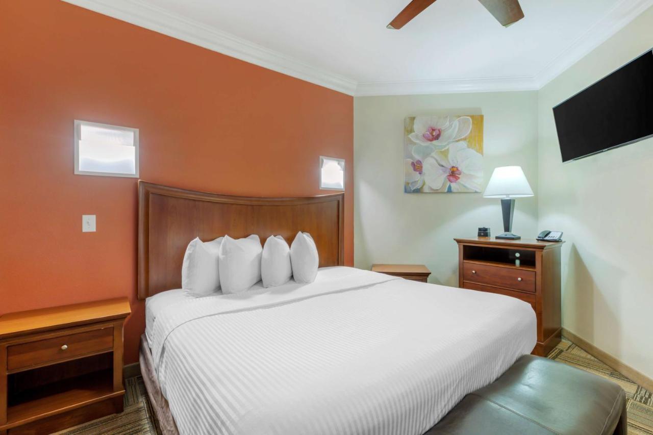 One-Bedroom Suite with Hot Tub
