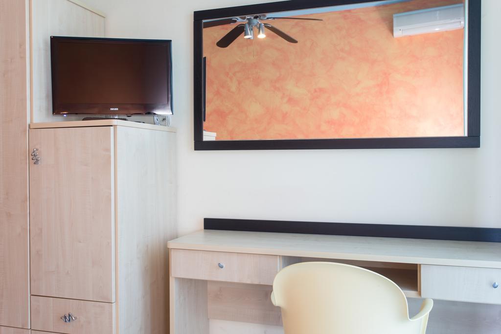 Double or Twin Room,125989842:JPEG