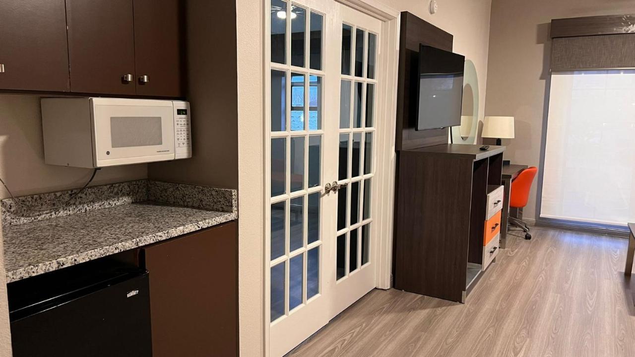 One-Bedroom King Suite Non-Smoking