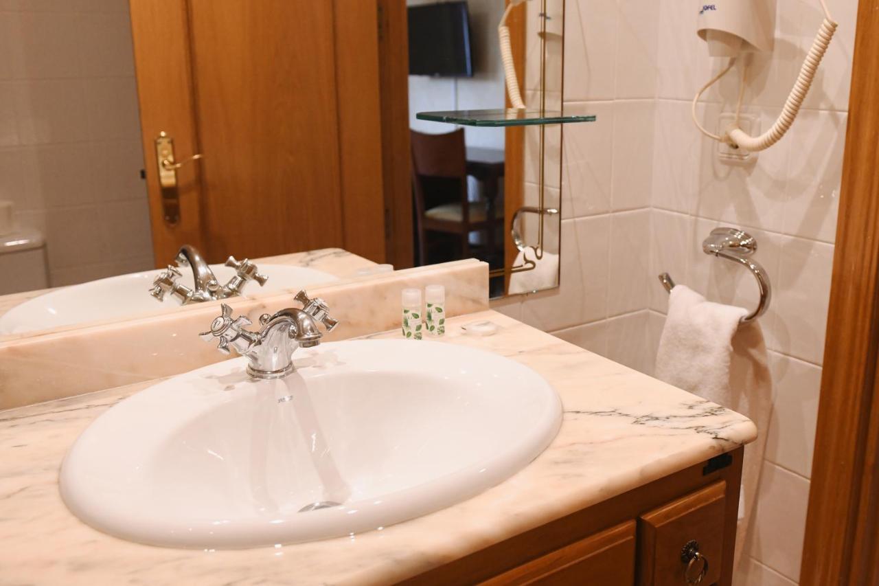 Double or Twin Room Private Bathroom