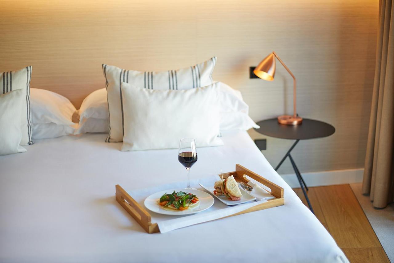 Suite Bathtub