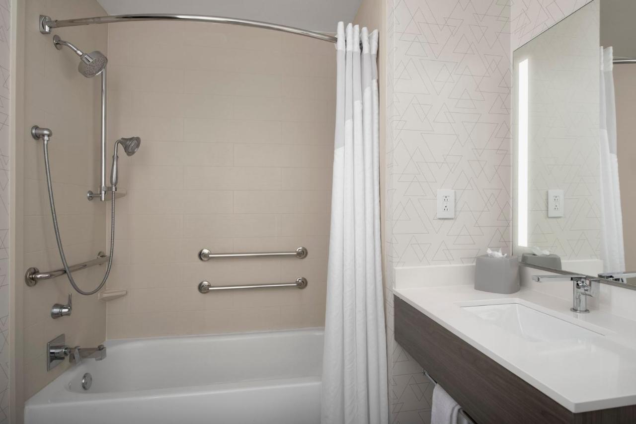 King Room with Two King Beds - Disability Access
