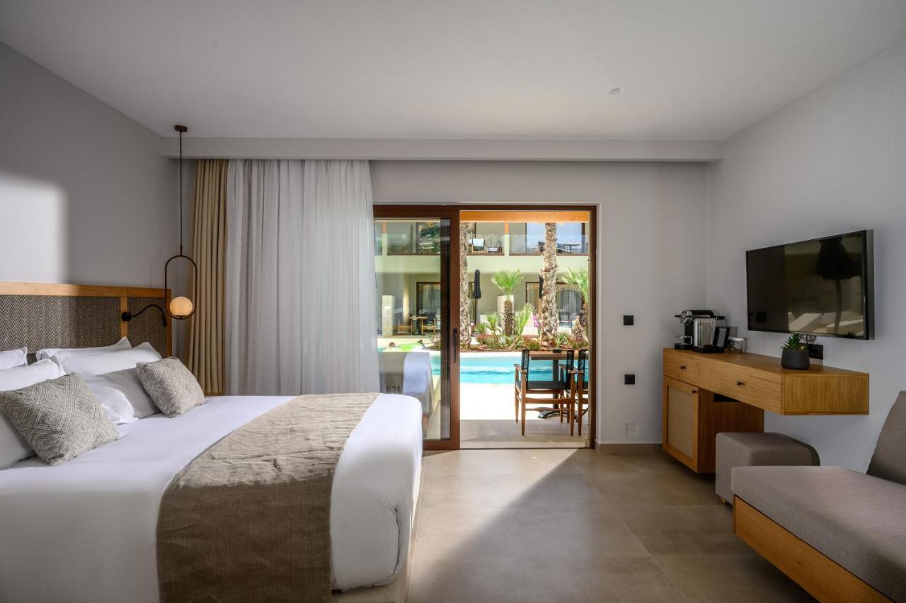 Deluxe Room Pool Access