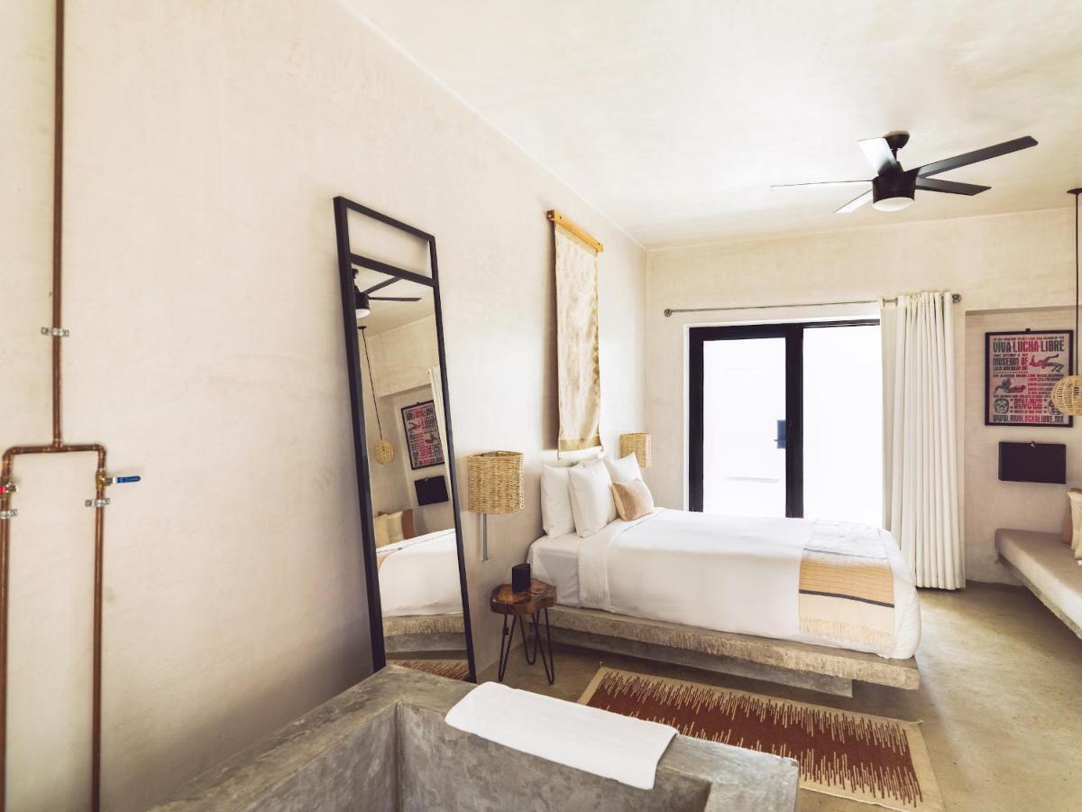 Paradise Cove Suite with one King Bed