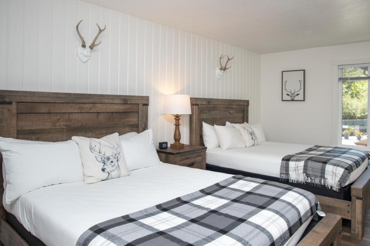 Deluxe Queen Room