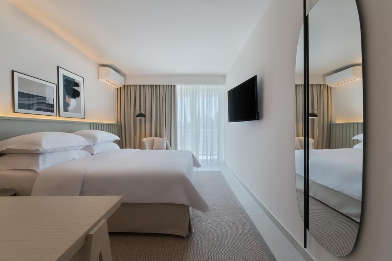 Standaard Tweepersoonskamer met 1 of 2 Bedden en Balkon