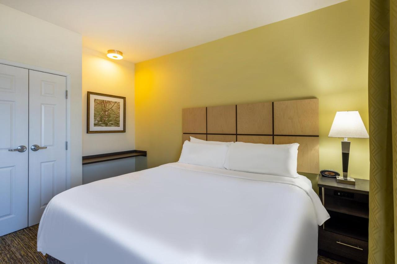 One-Bedroom Queen Suite - Disability Access/Non-Smoking