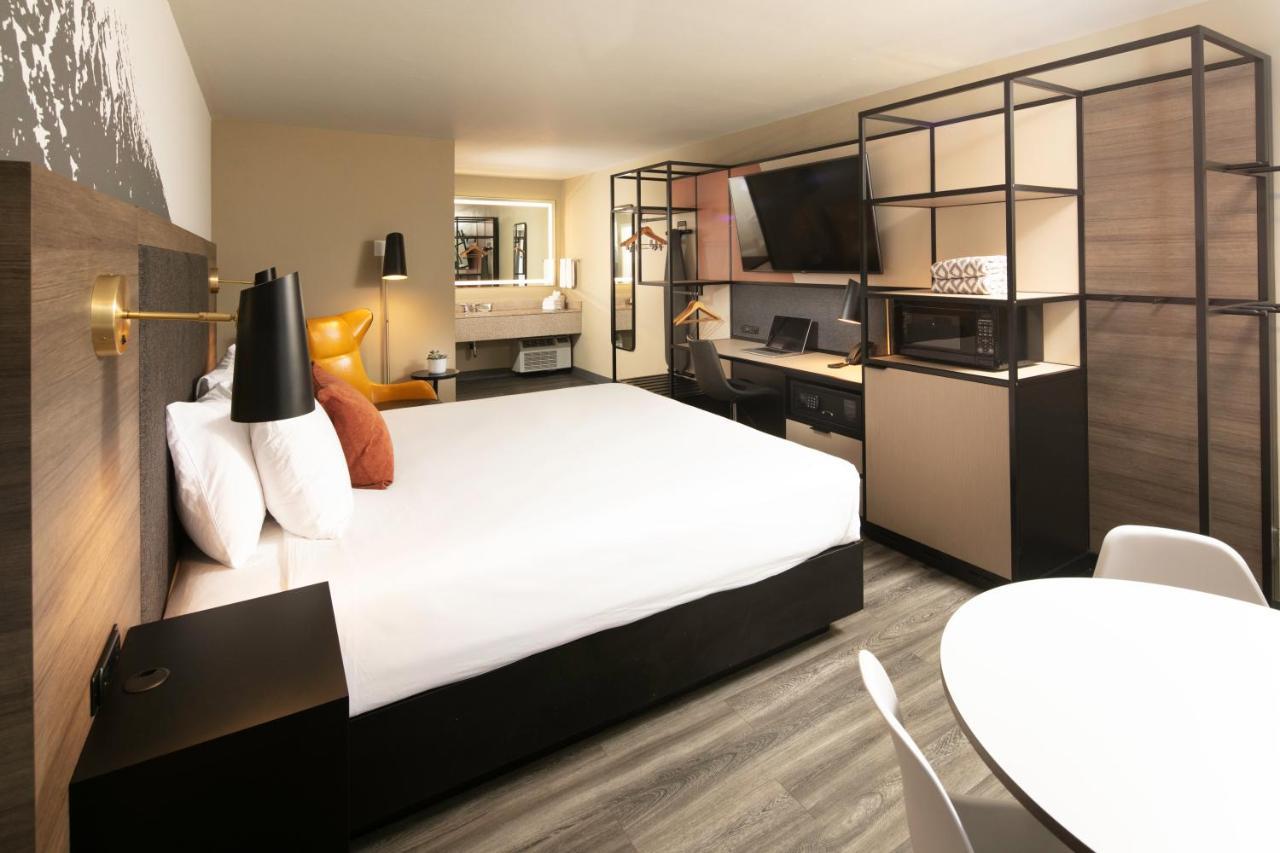 King Room California King Bed