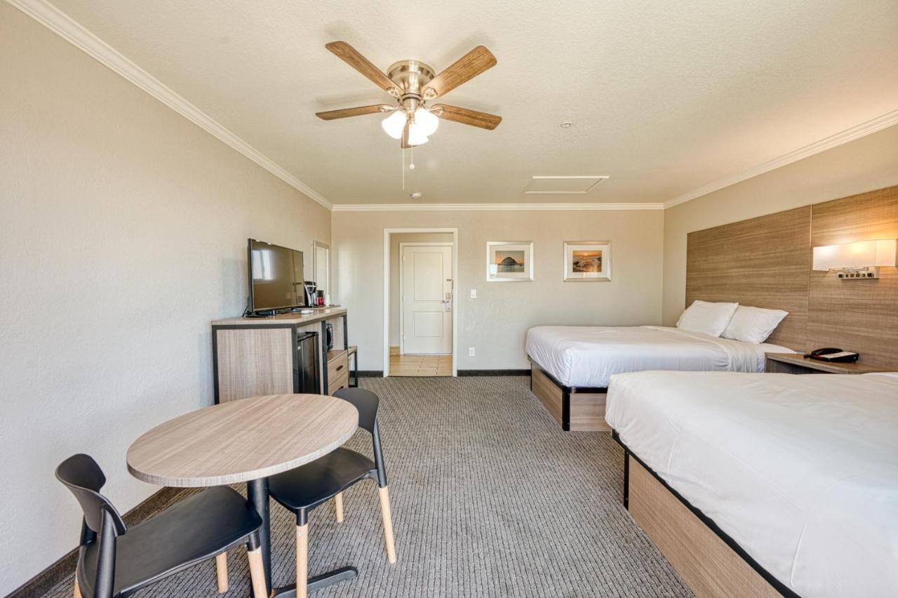 Deluxe Queen Room Two Queen Beds Ocean View Non-Smoking