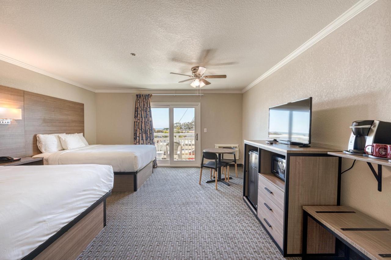 Deluxe Queen Room Two Queen Beds Ocean View Non-Smoking