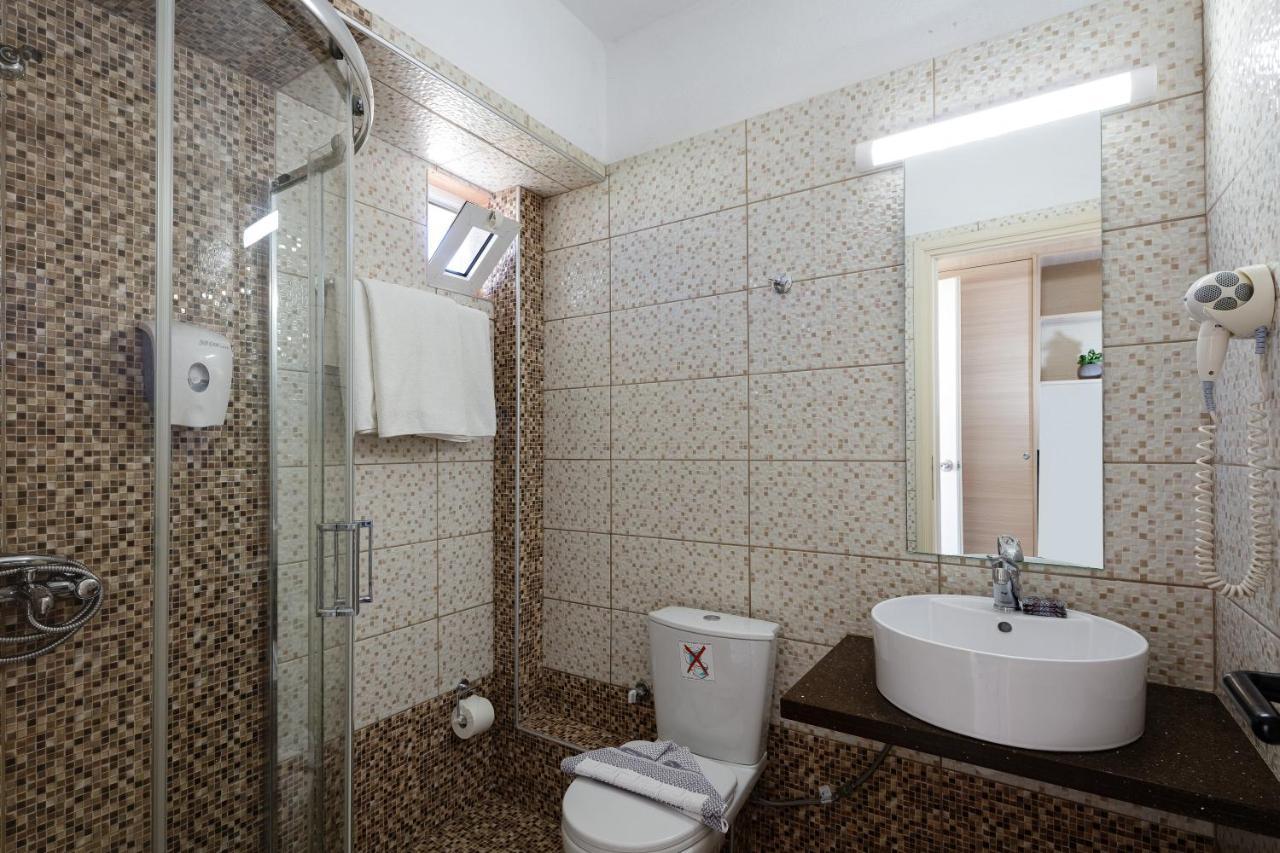 Family Room,1415388852:JPEG