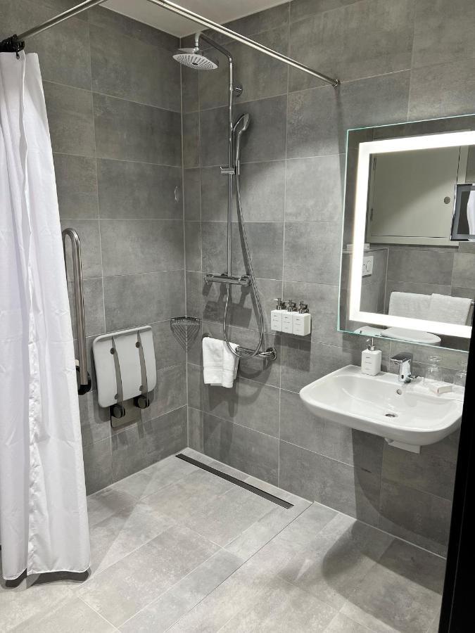 Standard Room Accessible