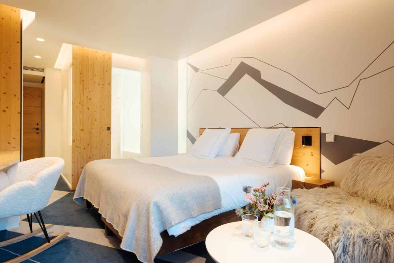 Deluxe Room Mountain View