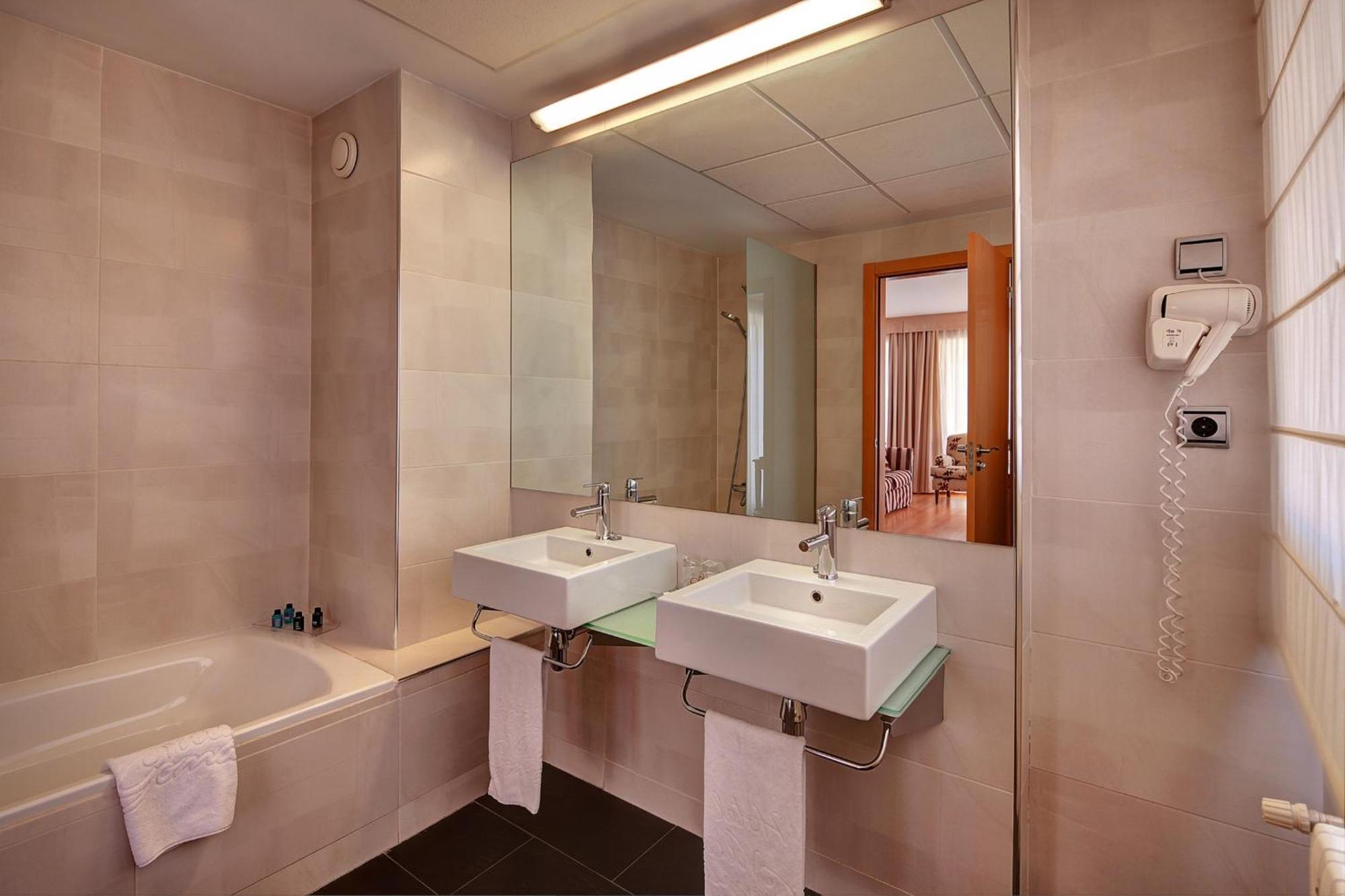 Deluxe Double Room,1543162861:JPEG