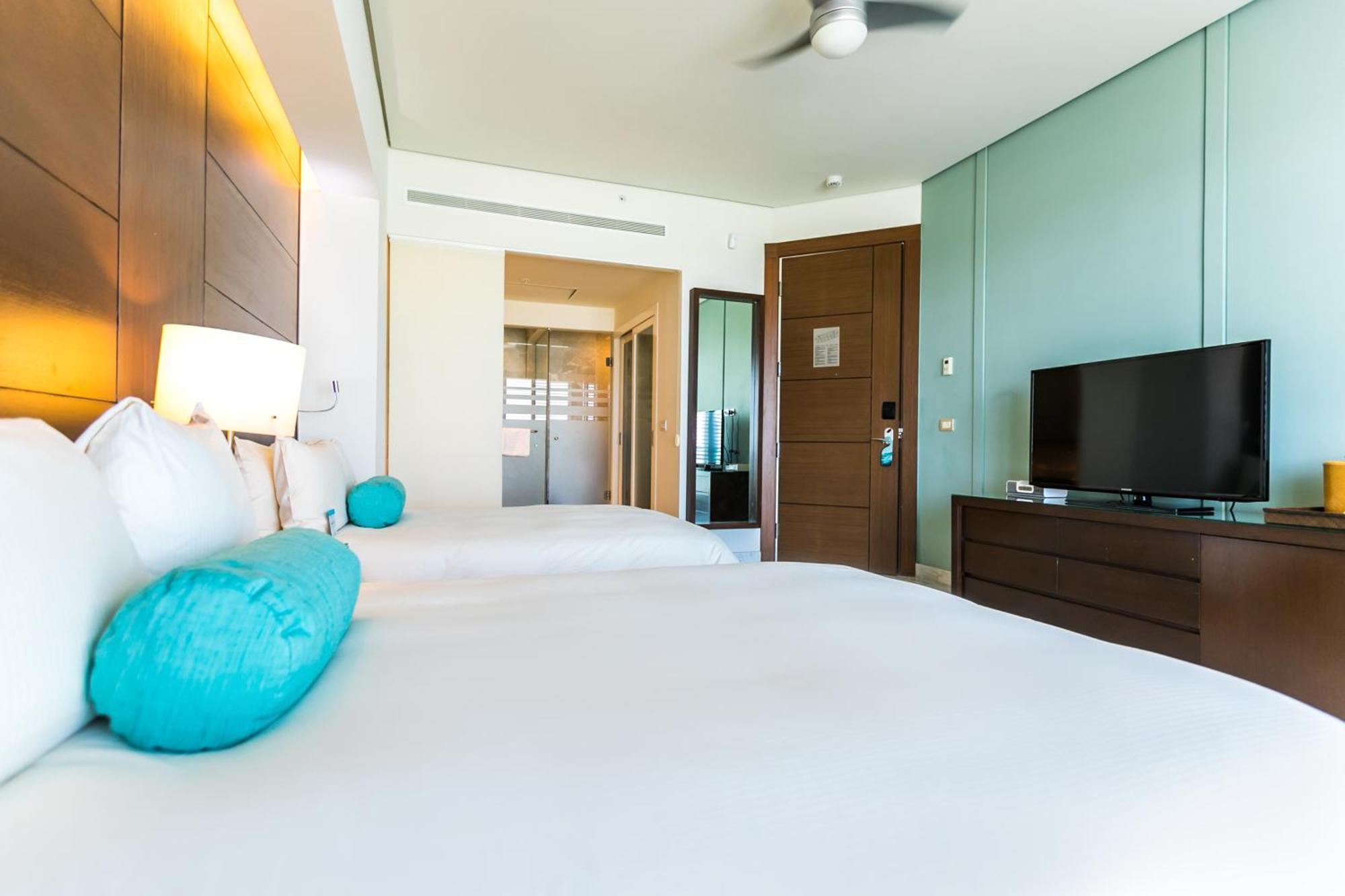 Club 89 King Size Bed Diamante View