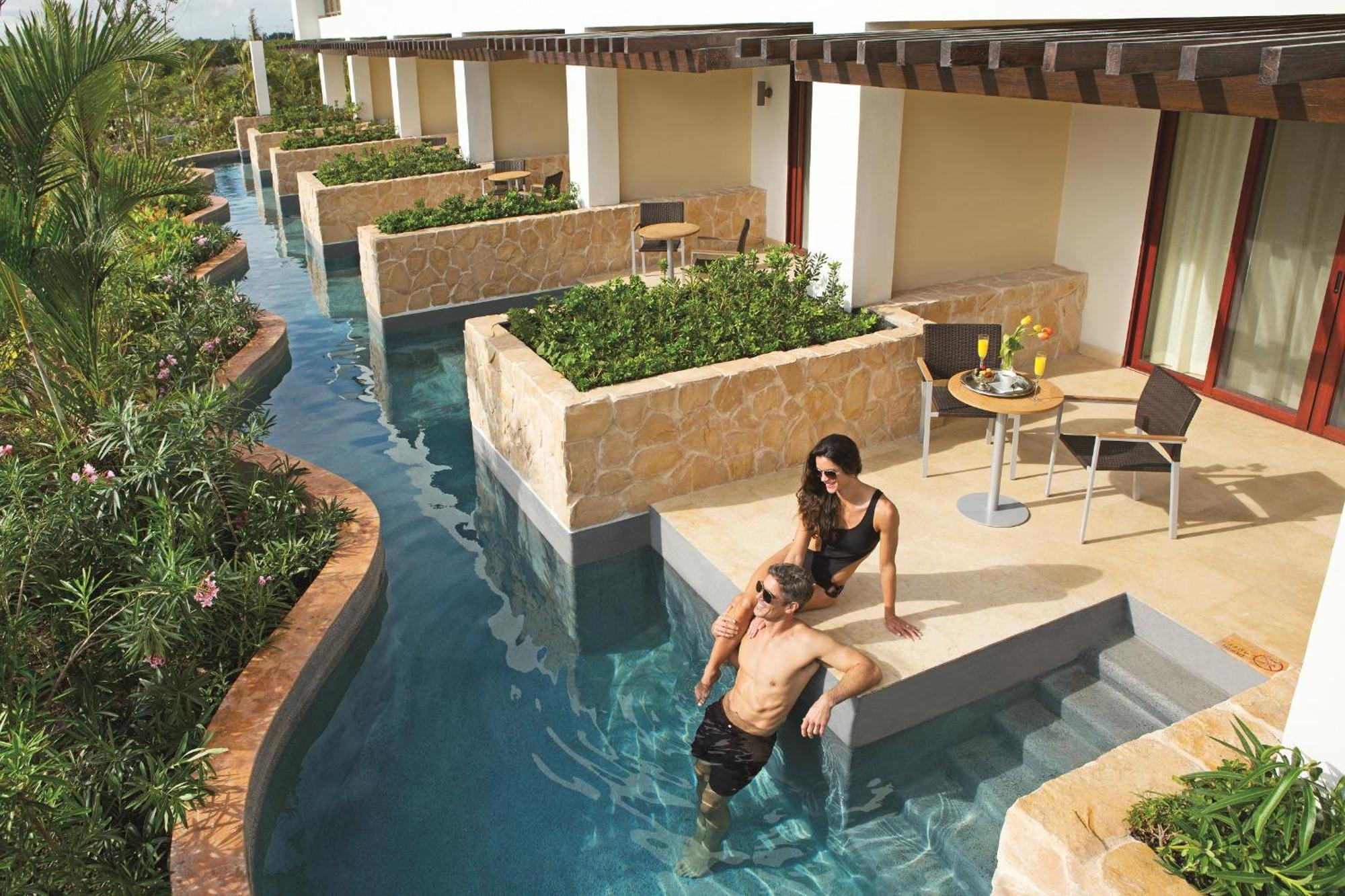 Junior Suite Swim Out King Bed