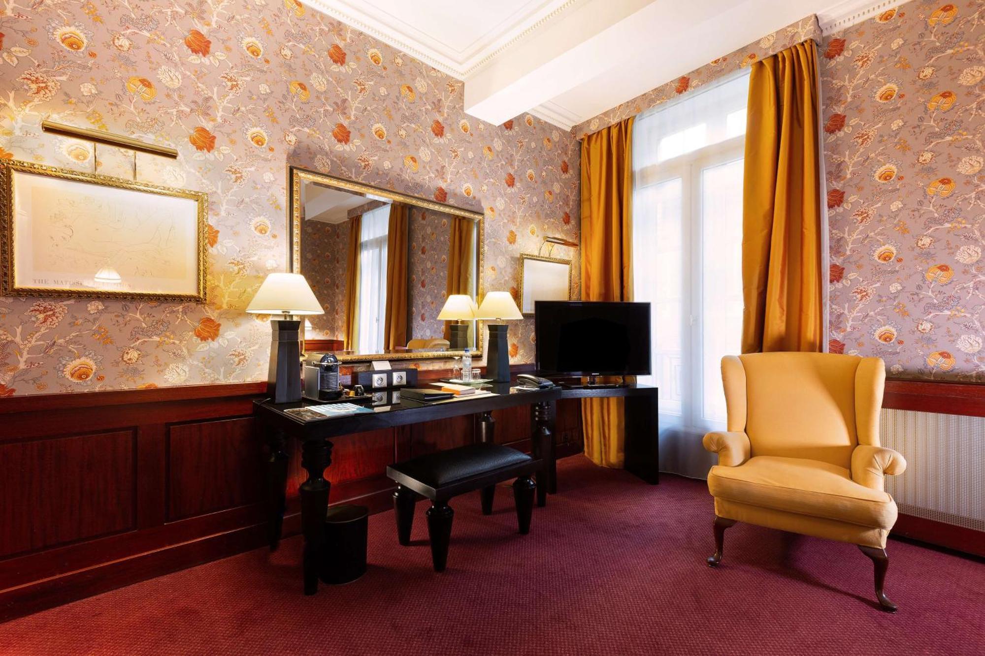 Deluxe Queen Room Non-Smoking