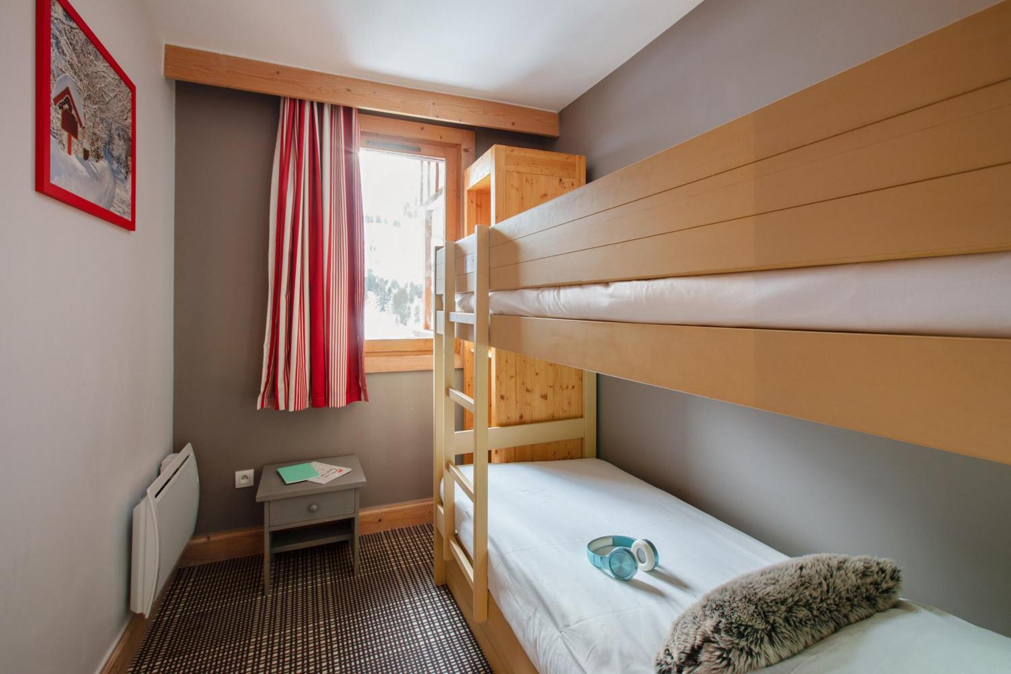 One-Bedroom Apartment Sleeping Alcove