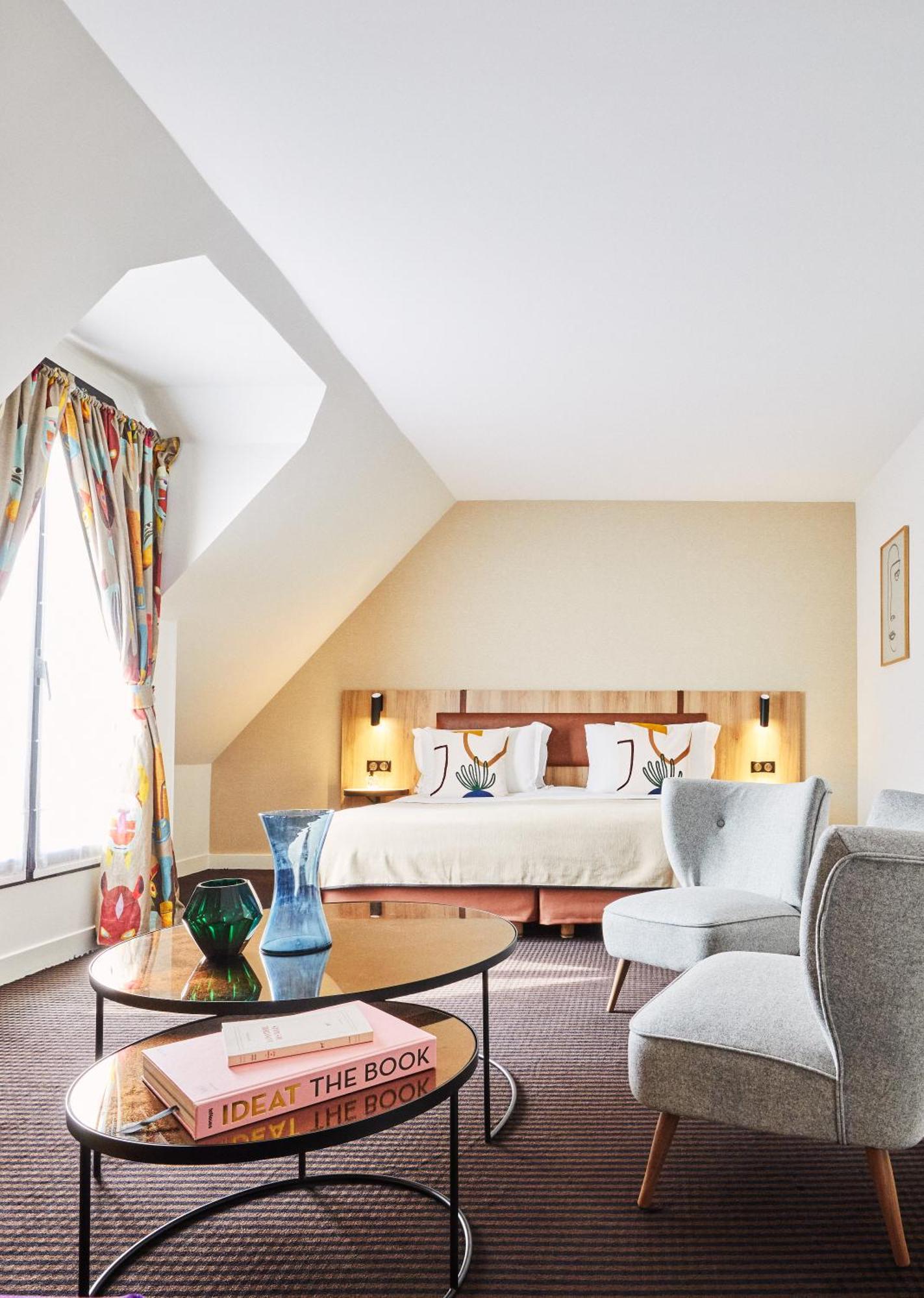 Junior Suite Eiffel Tower View