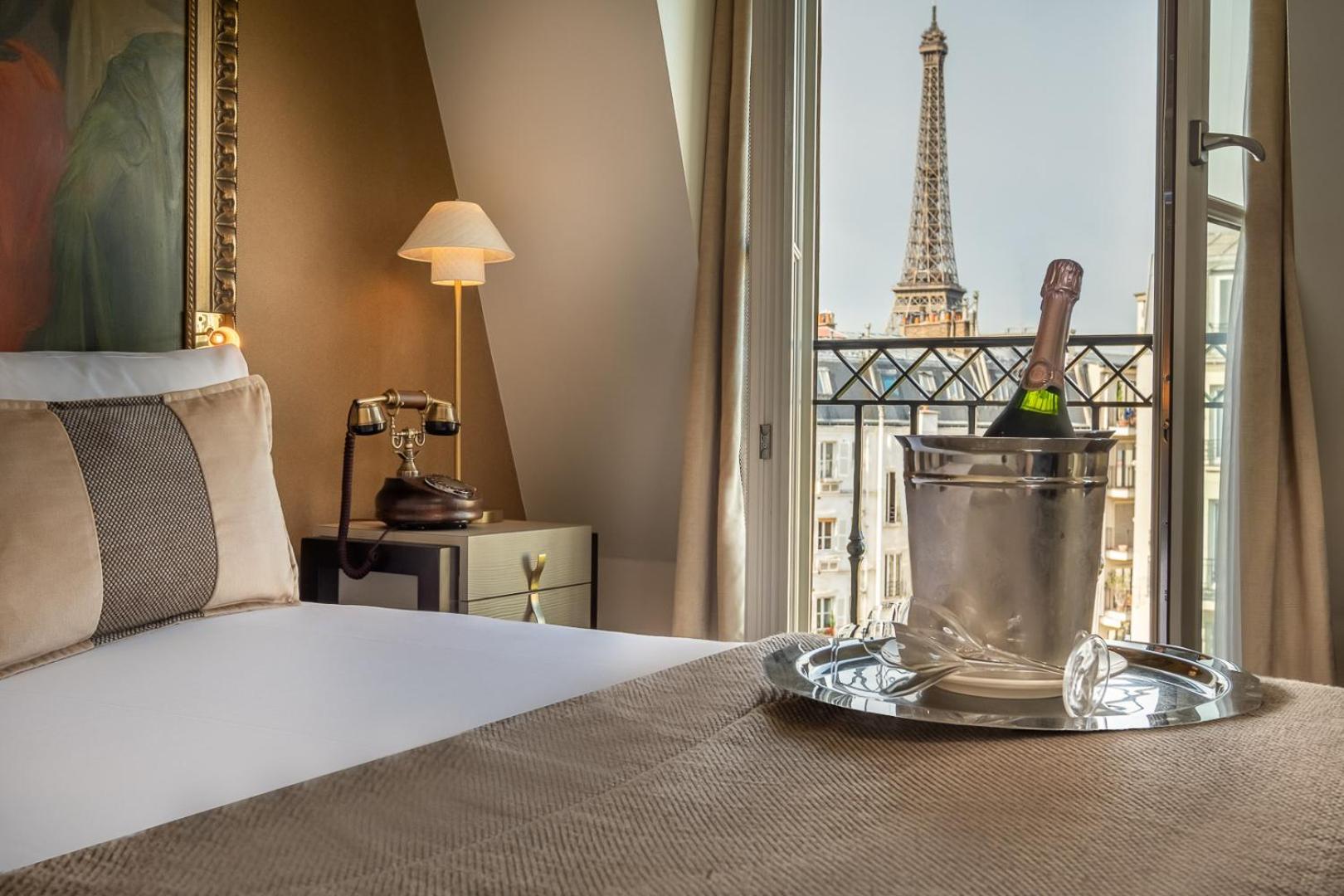 Classic Double Room Eiffel Tower View