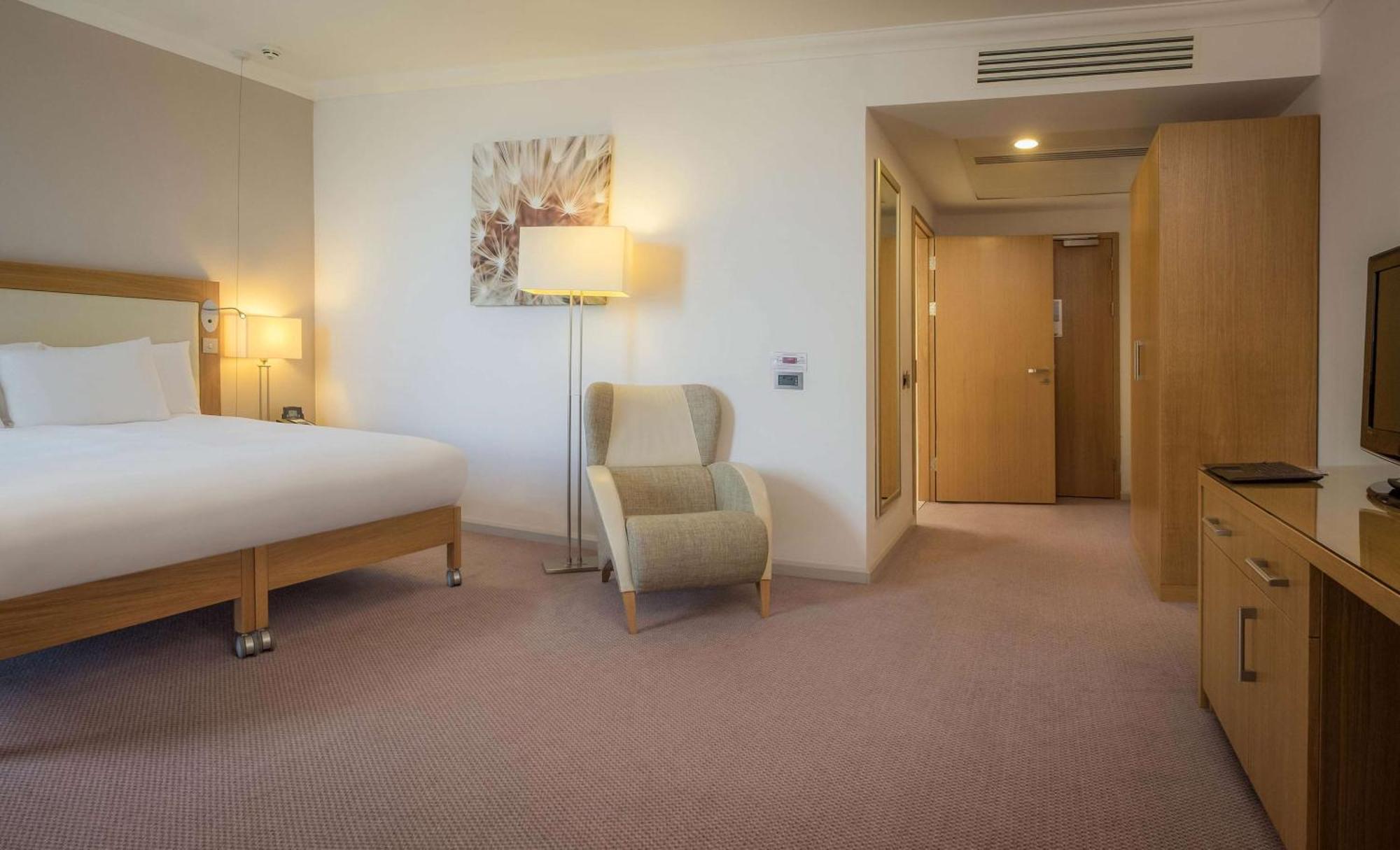 Queen Room Mobility Access