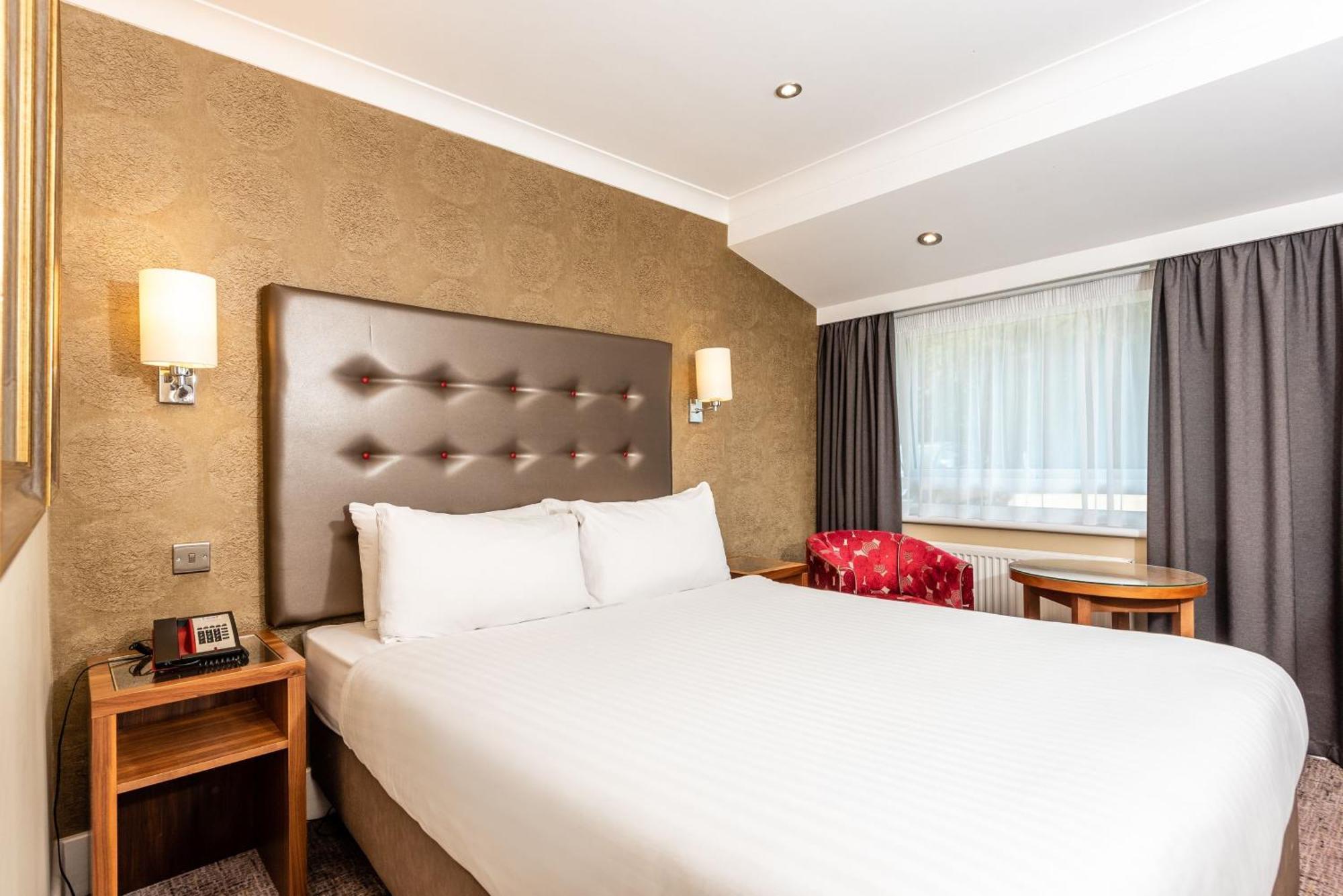 Standard Queen Room