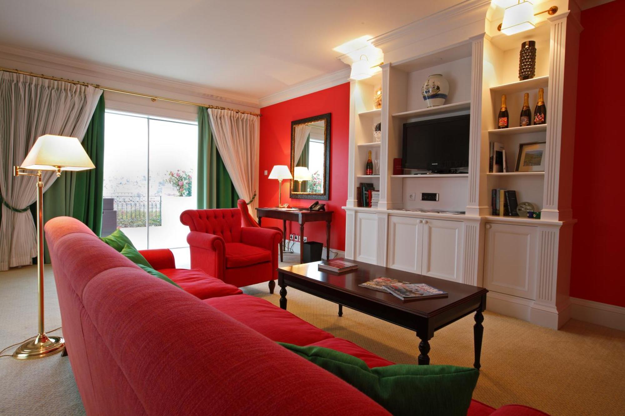 Deluxe Suite Panoramic River View