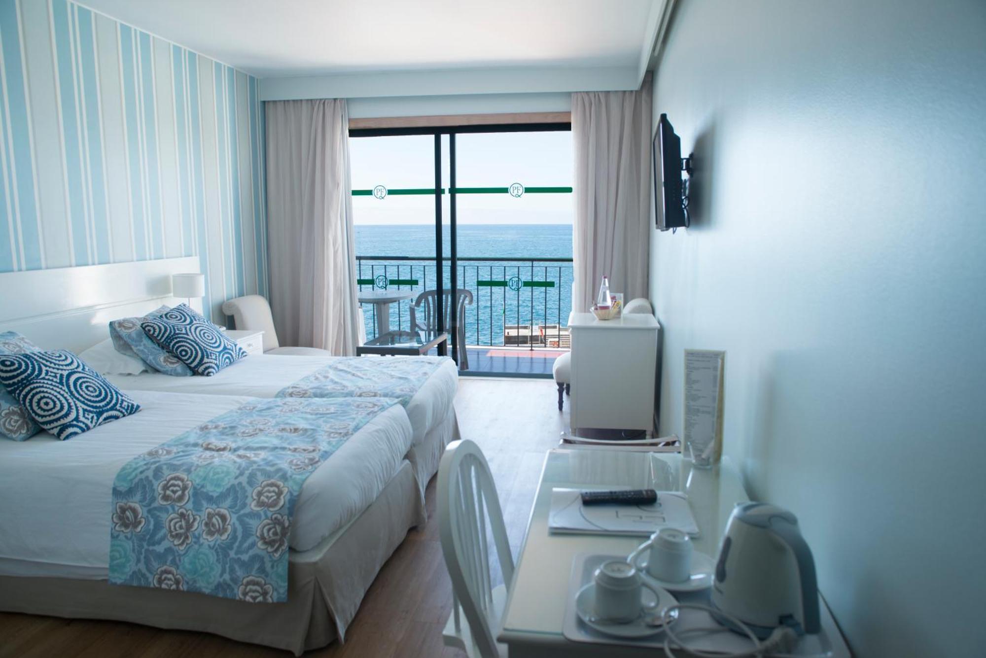 Double or Twin Room Sea View