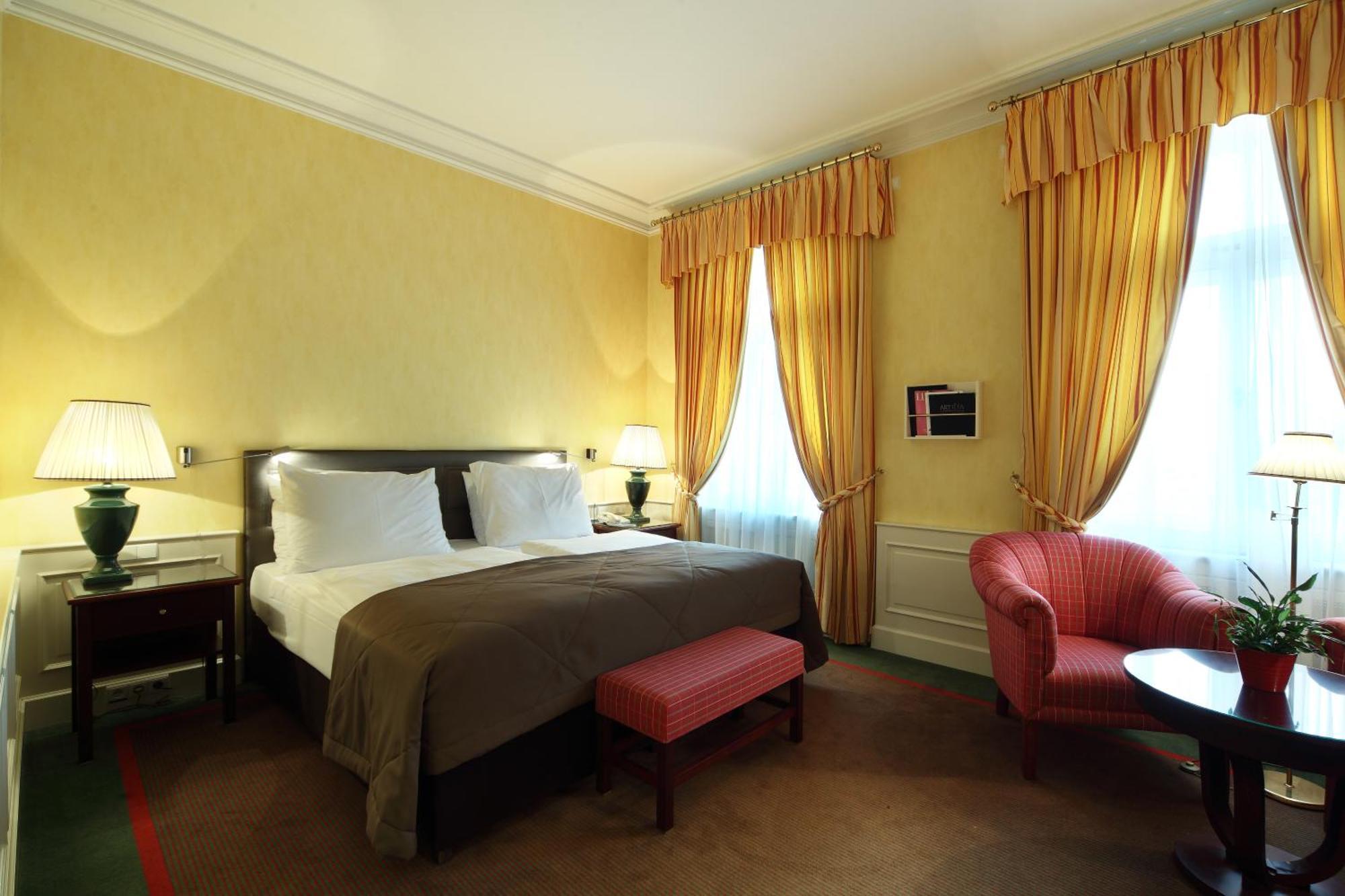 Deluxe Double or Twin Room
