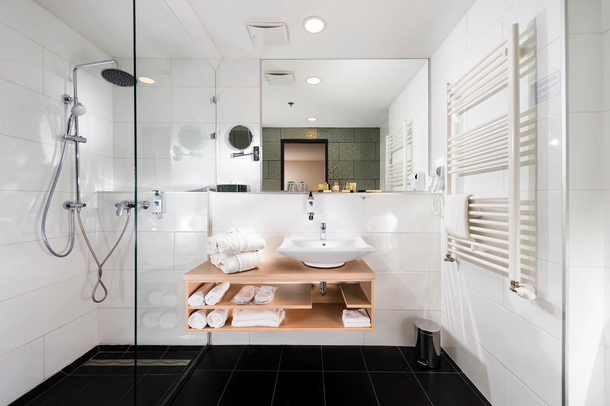 Executive Suite Kitchen