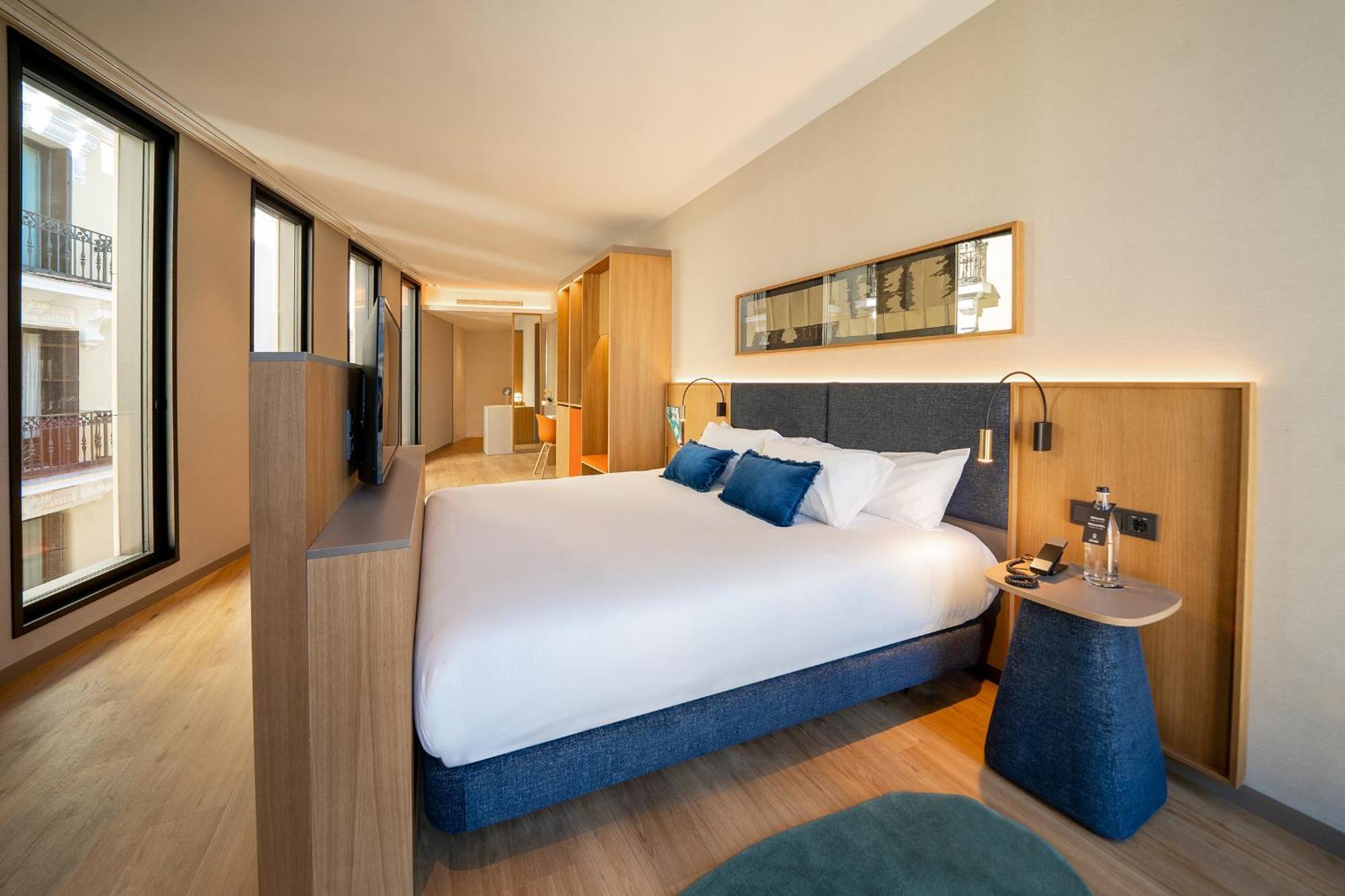 Corner Deluxe Double Room