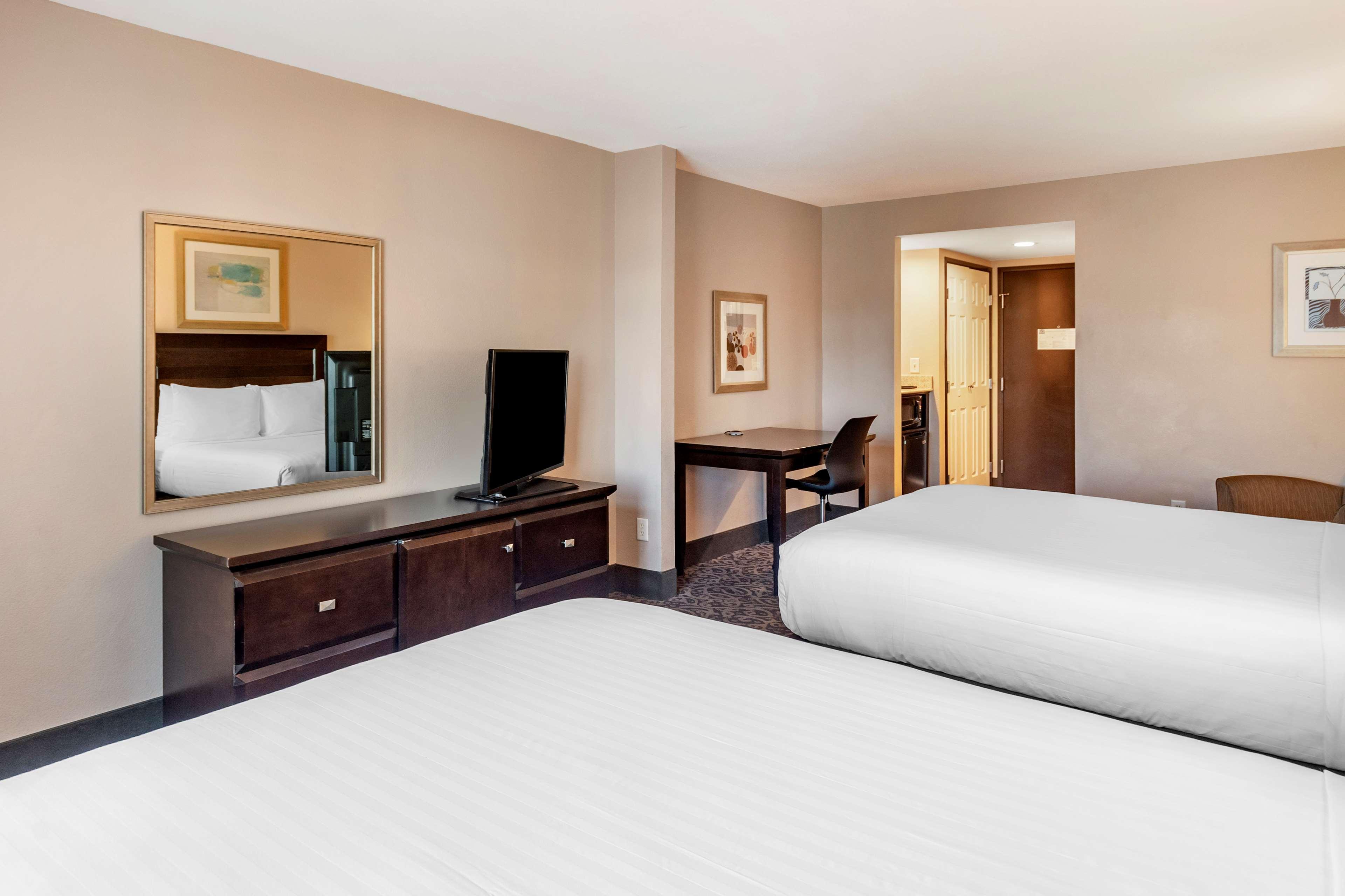Queen Room Two Queen Beds Non-Smoking