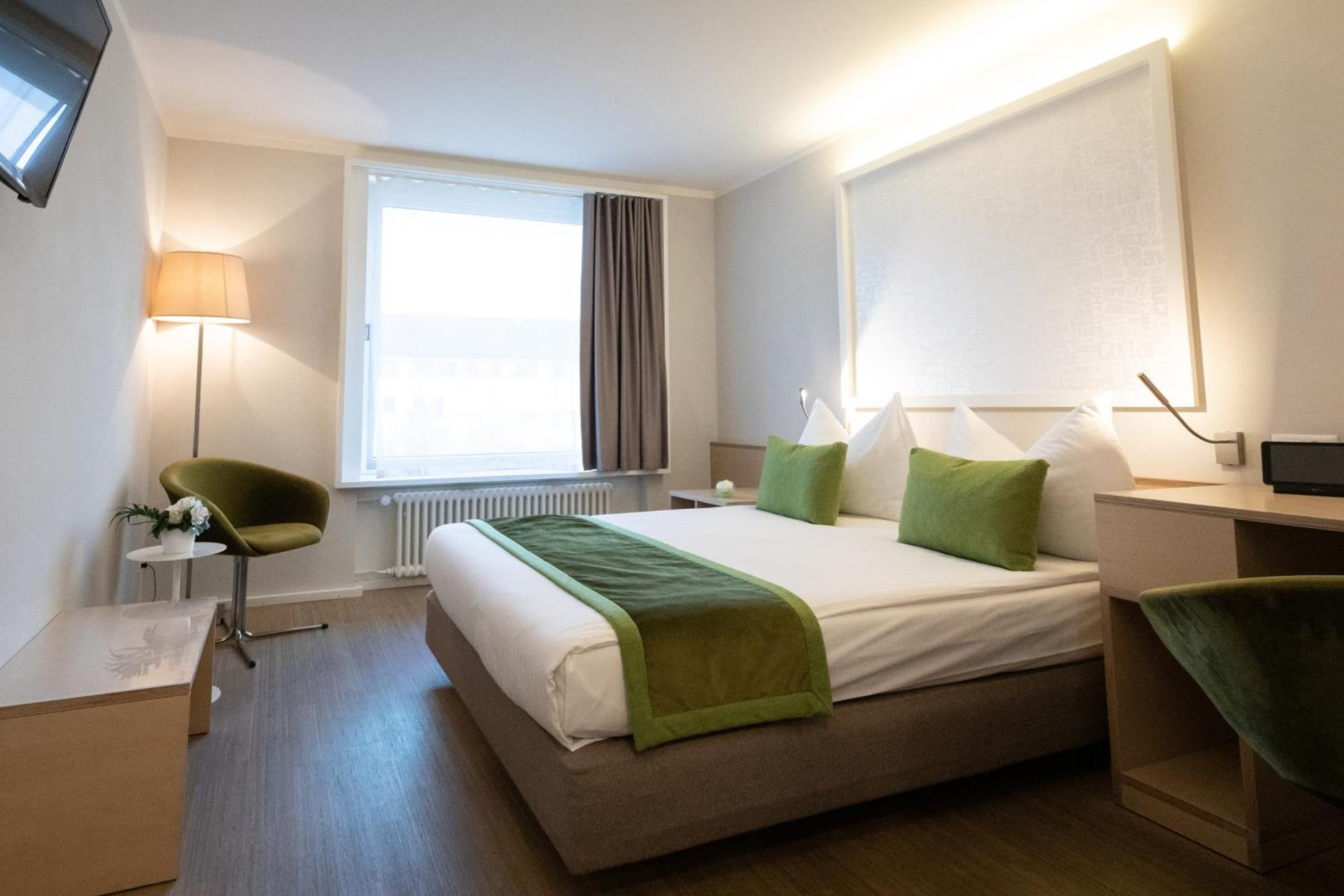 Standard Queen Room