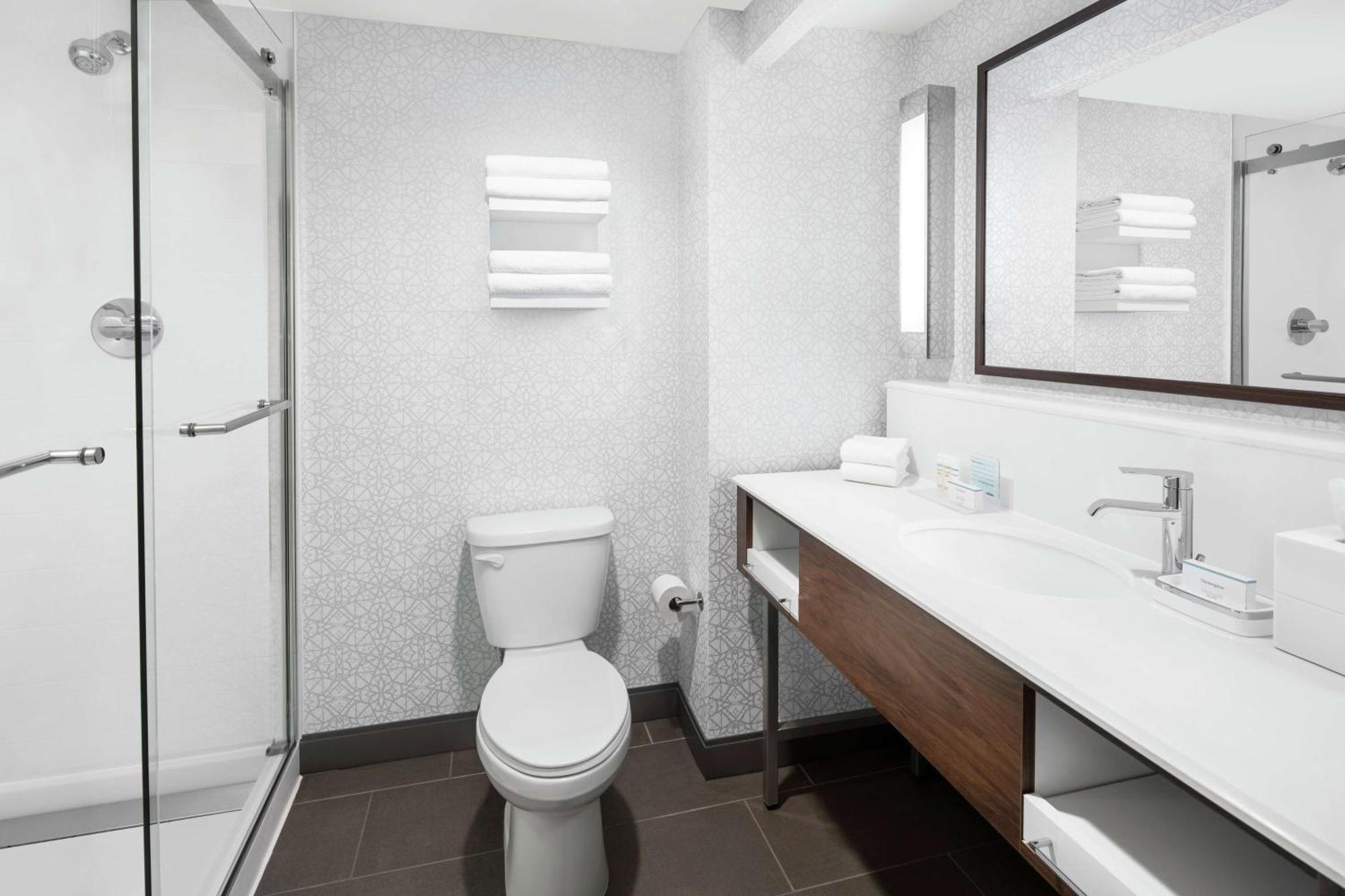 King Room Hearing Access or Non-Smoking
