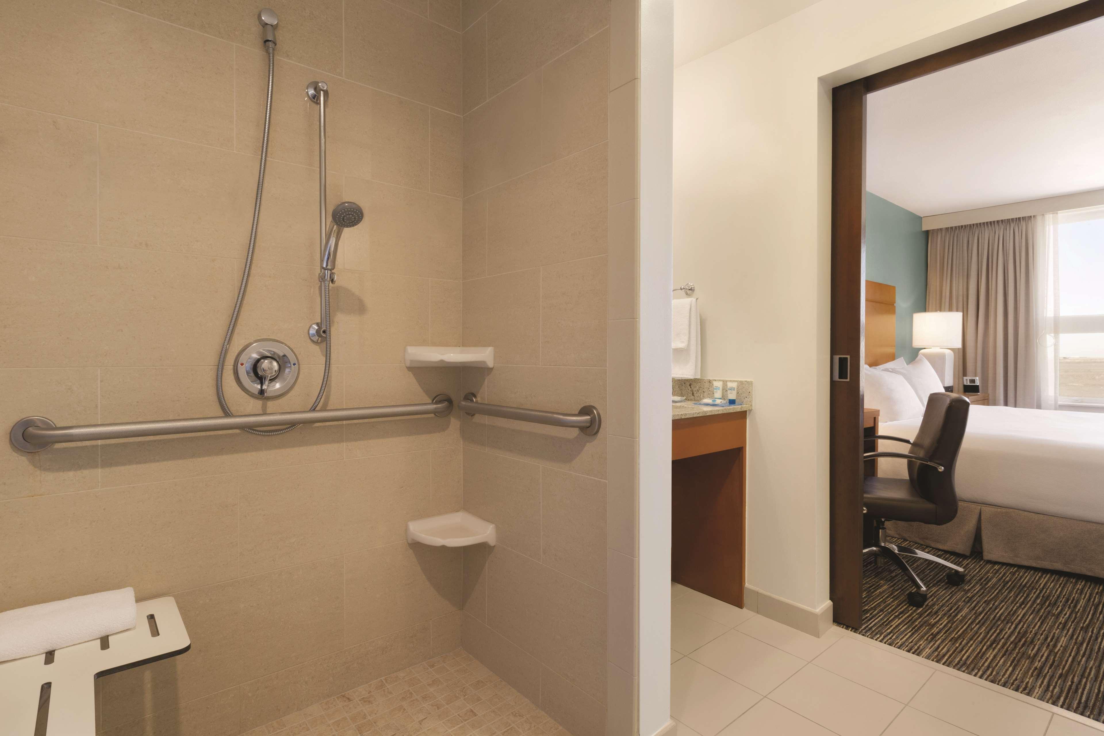 King Studio Roll Shower Disability Access,1438826761:JPEG