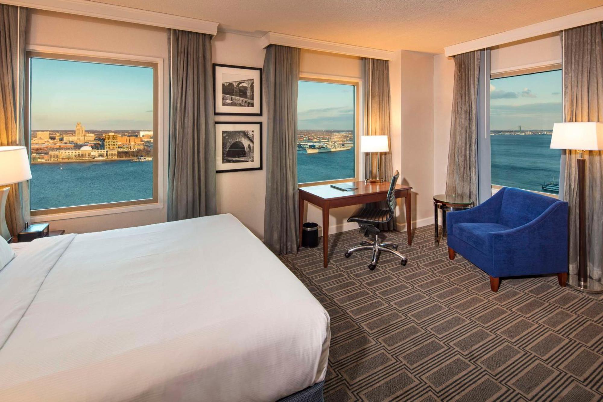 Deluxe King Room Skyline View