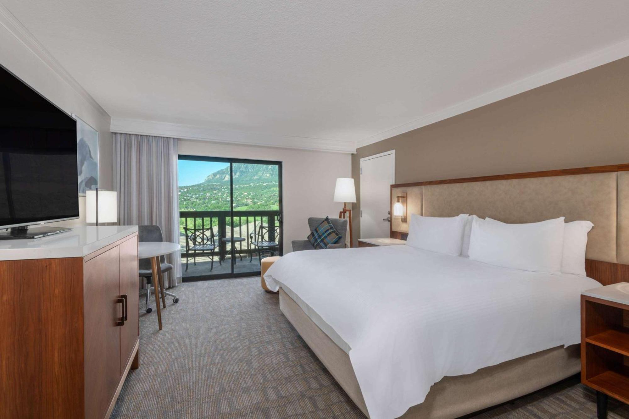 King Room with Mountain View