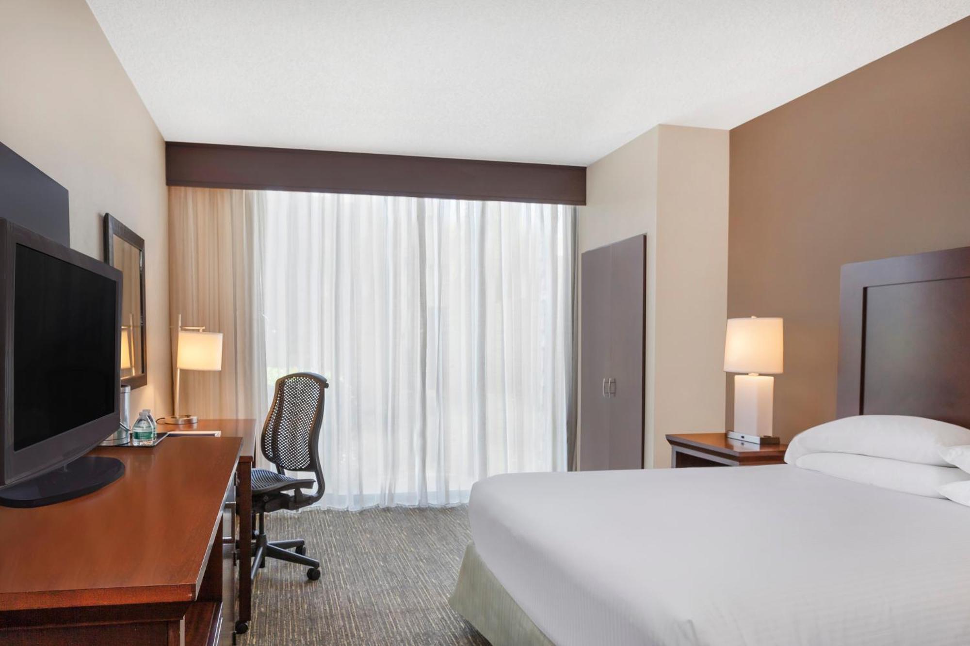 1 King Bed Deluxe Room Non-Smoking