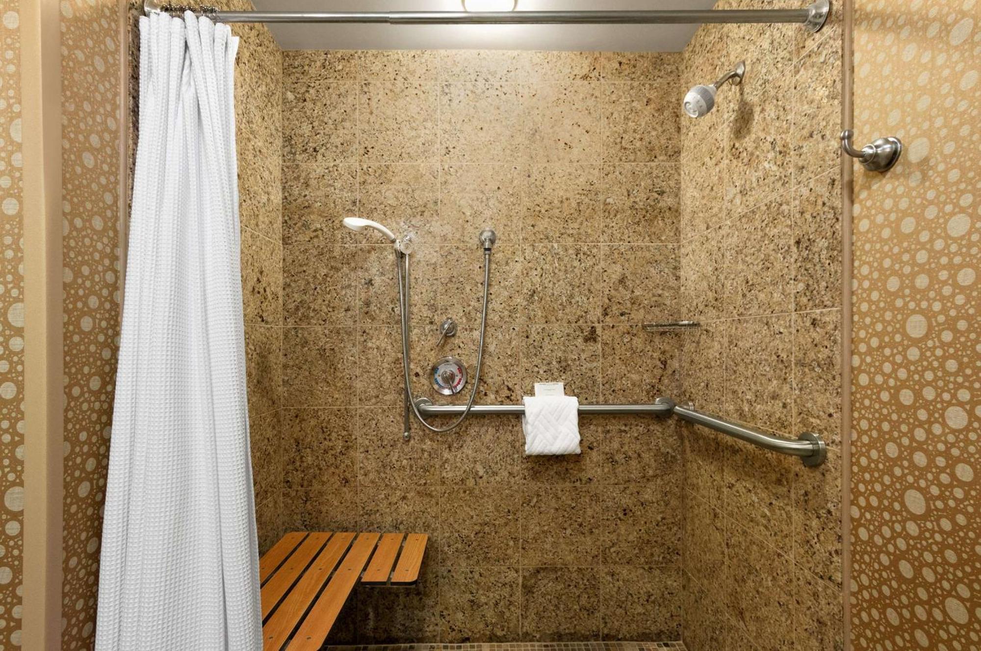 King Room Roll Shower Mobility Access,1552009525:JPEG